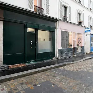 black-white-chic-petit-maison-pigalle-9eme.fr-paris.fr/
