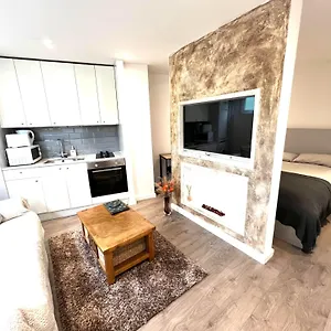 modern-studio-apartment-with-free-wifi.cambridgehotelsuk.com/